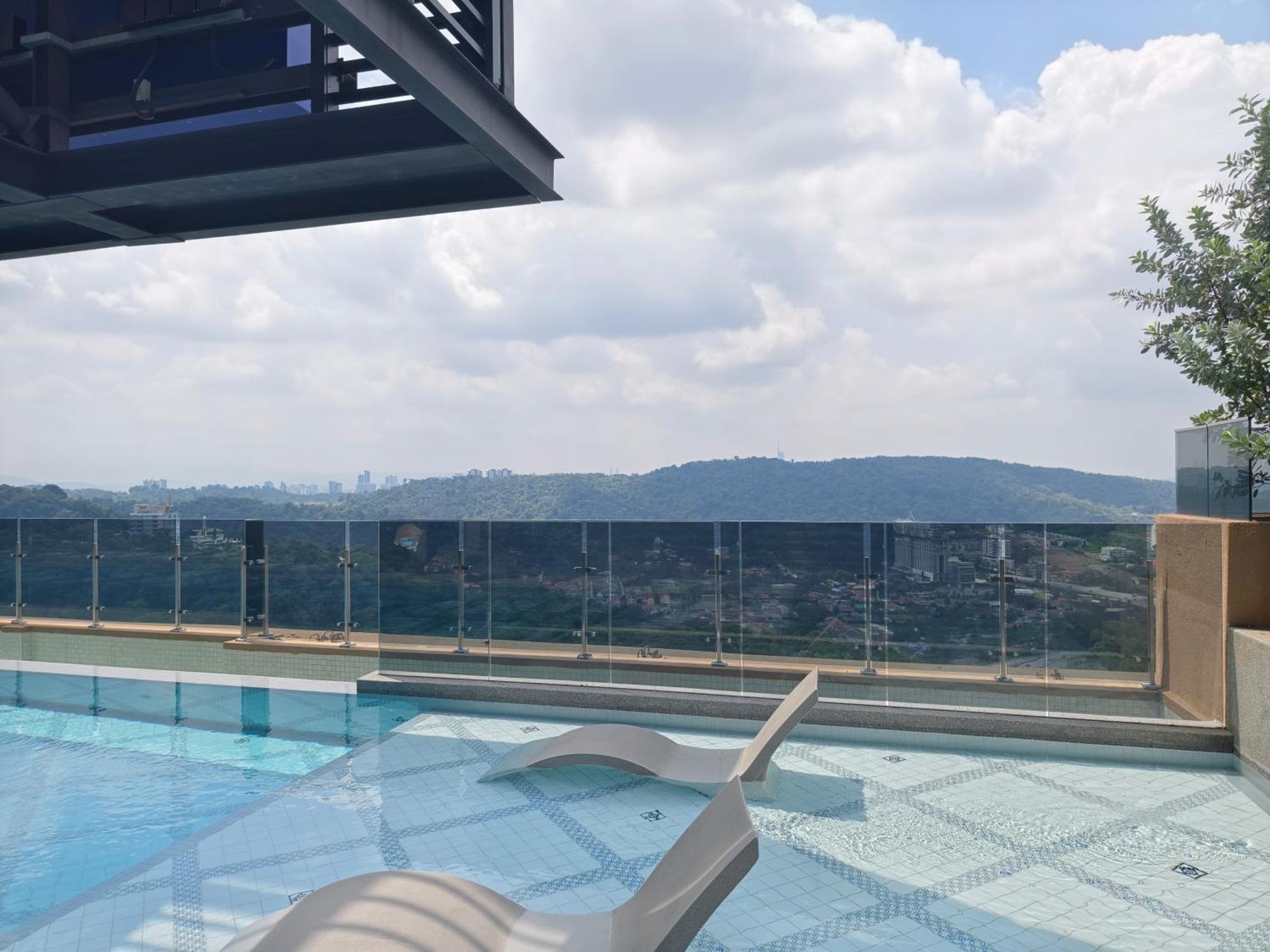 Mossaz Suites Empire City By Starwood Petaling Jaya Exterior foto